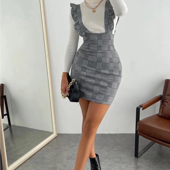 Plaid Ruffle Trim Overall Dress - Picture 6 of 14